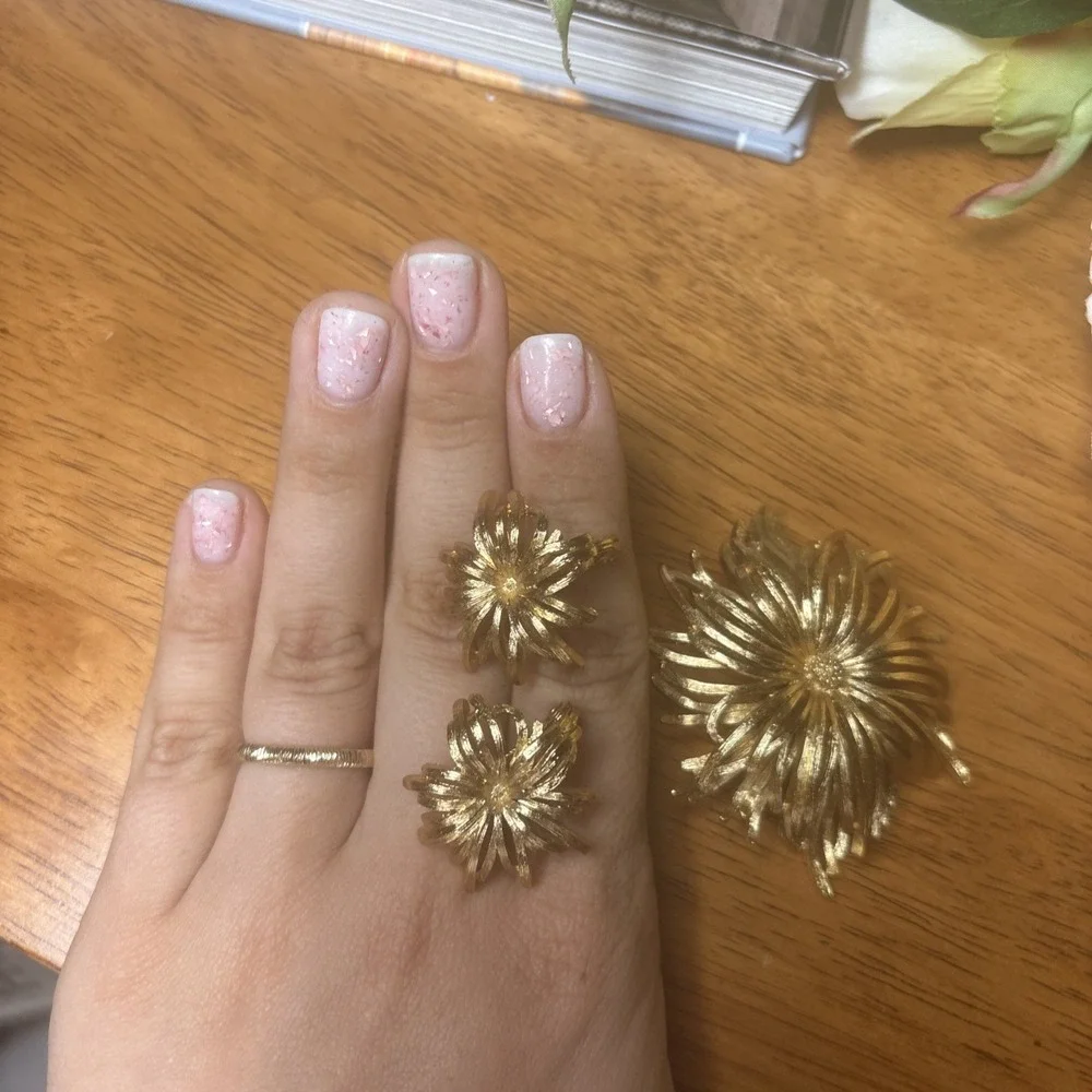Vintage MONET Set Gold Tone Earrings STARBURST‎ Golden Flower Clip On And Brooch